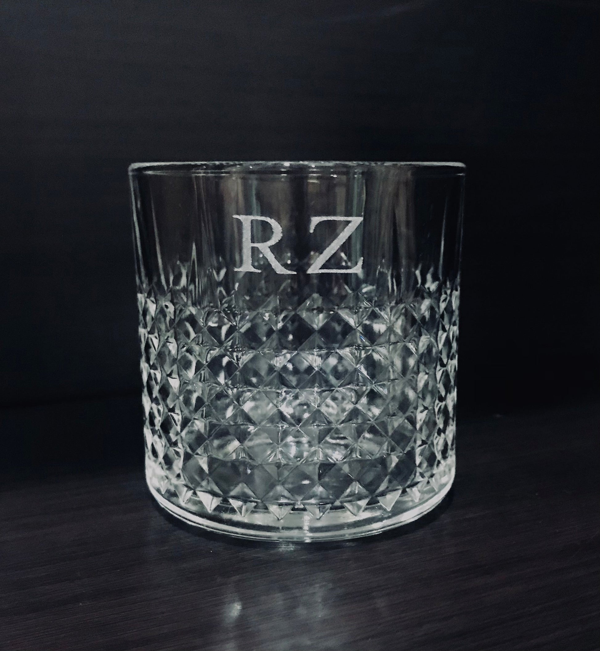 Engraved glass with intials - Go Personalised